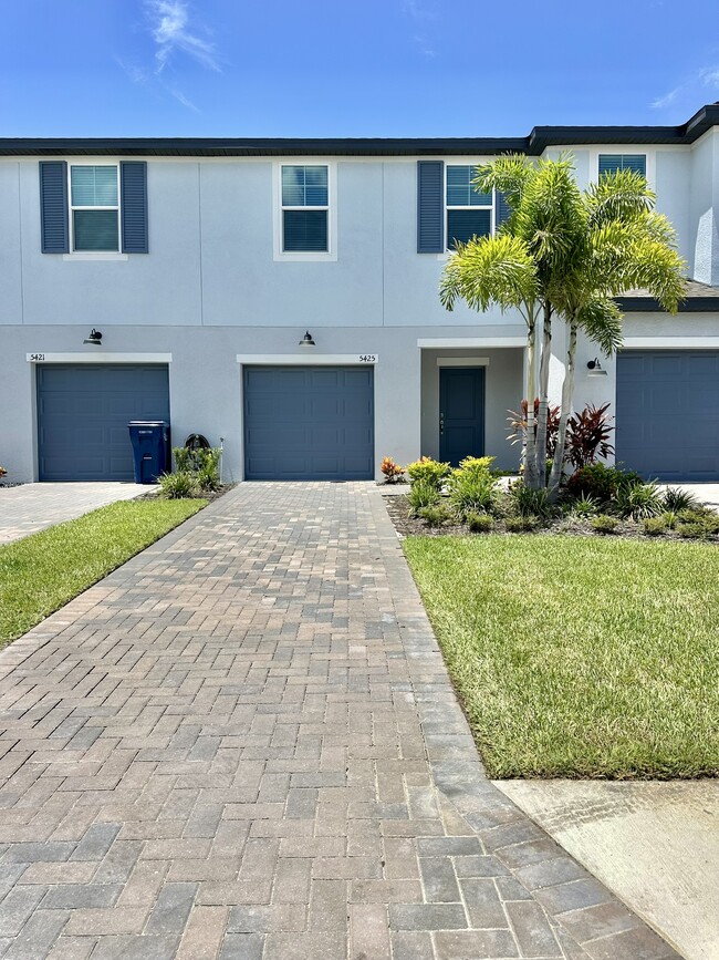 Building Photo - 5425 Tripoli Dr Rental