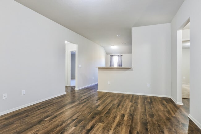Photo - 1901 Sebastian St