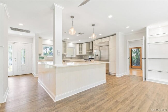 Photo - 17 Soundview Ave