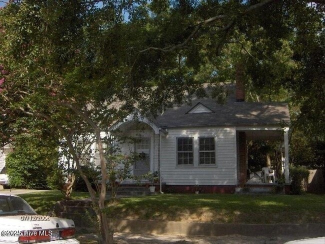 Building Photo - 202 S Summit St