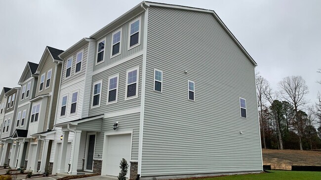 Photo - Room in Townhome on Chert Ln
