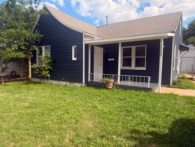 Building Photo - **Charming 3-Bedroom Home in a Great Neighborhood – $900/Month**