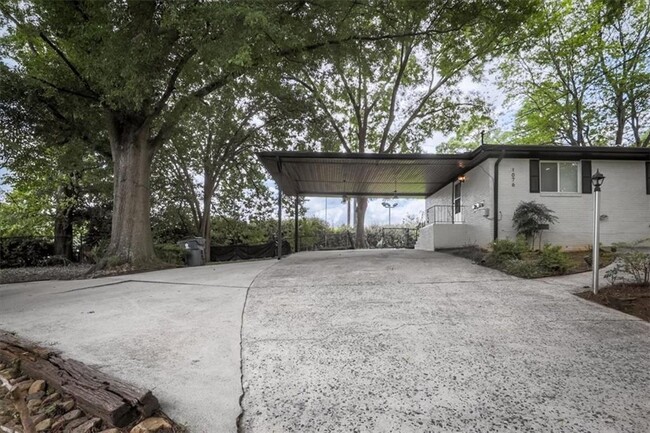 Photo - 1076 Vonda Ln SW