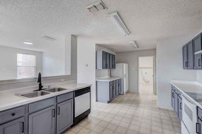 Photo - 1352 Dawson Way