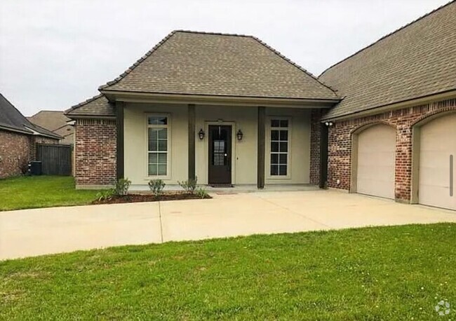 Building Photo - 4-bedroom, 3.5-bathroom home AVAILABLE NOW!