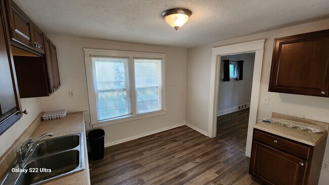 Photo - 16108 Parkgrove Ave