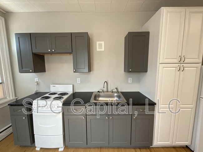 Photo - 201 W North St