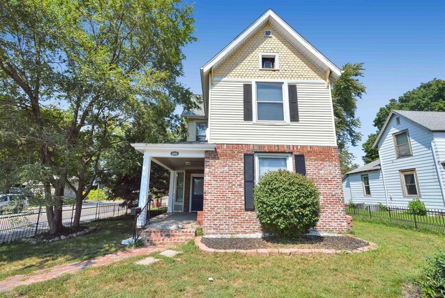 Building Photo - 4 Bedroom Lafayette Home!