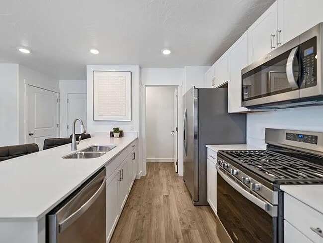 Photo - 3 Bed Townhome- PET FRIENDLY!