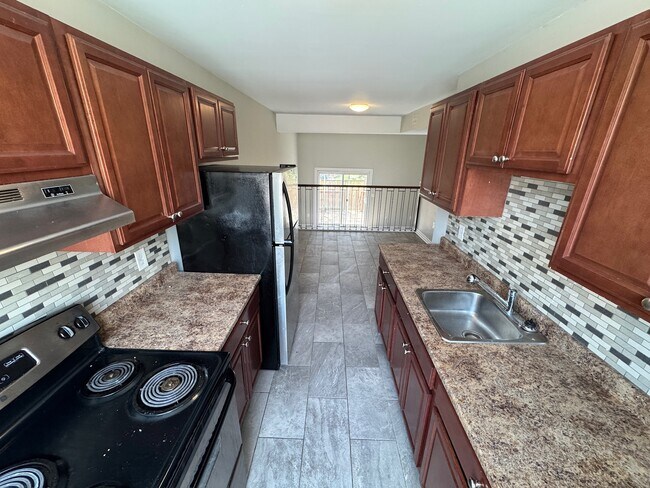 Photo - Updated 3 Bedroom 1.5 Bathroom Townhome in the Quiet Corunna, Ontario! Unité 31