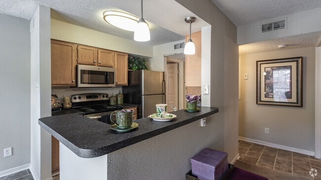 2BR,2BA,-904SF