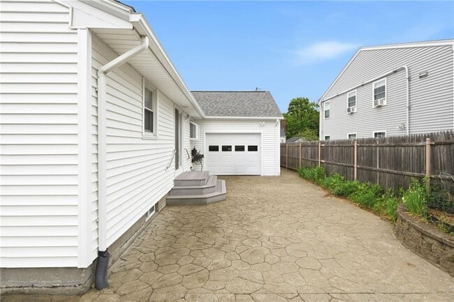Photo - 160 Fort St