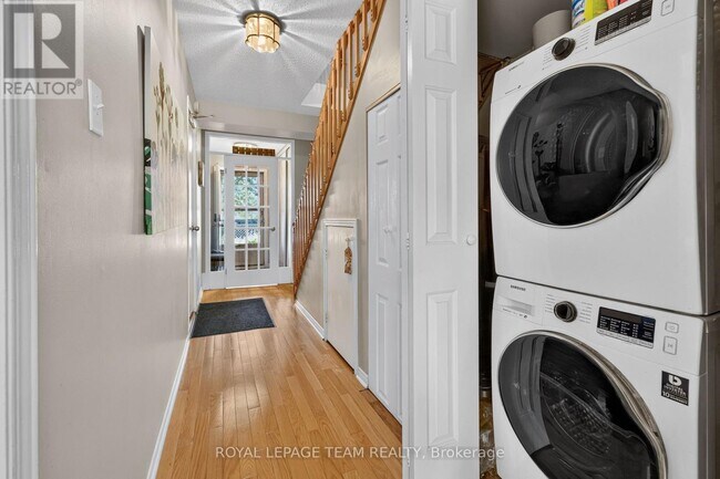 Photo - 2086 Carling Ave