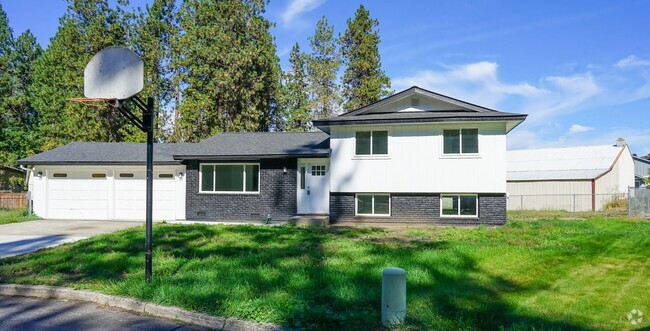 Building Photo - 2152-200 Hemlock Unit (A) House