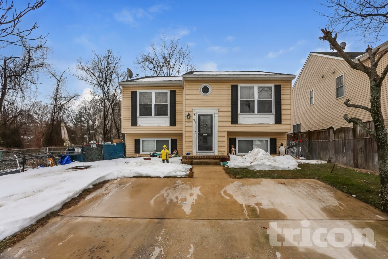 Photo - 693 212th St