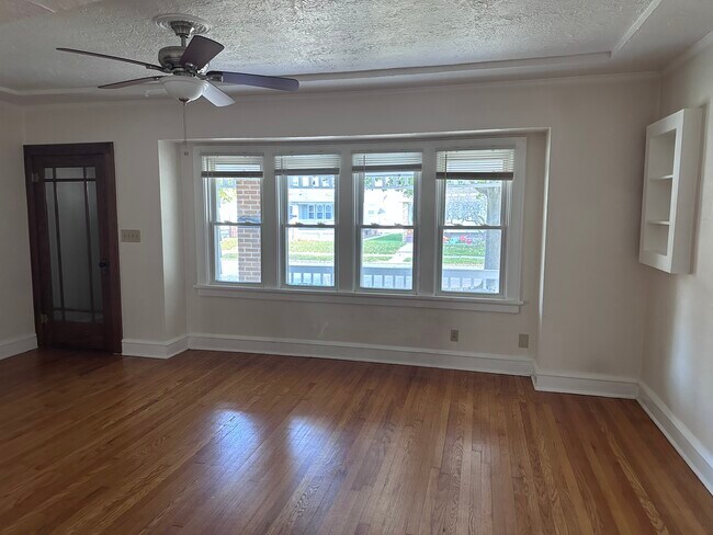 Photo - 3251 S Springfield Ave Unit 3251