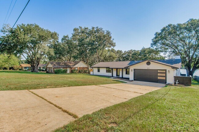 Photo - Beautifully updated lakefront home!