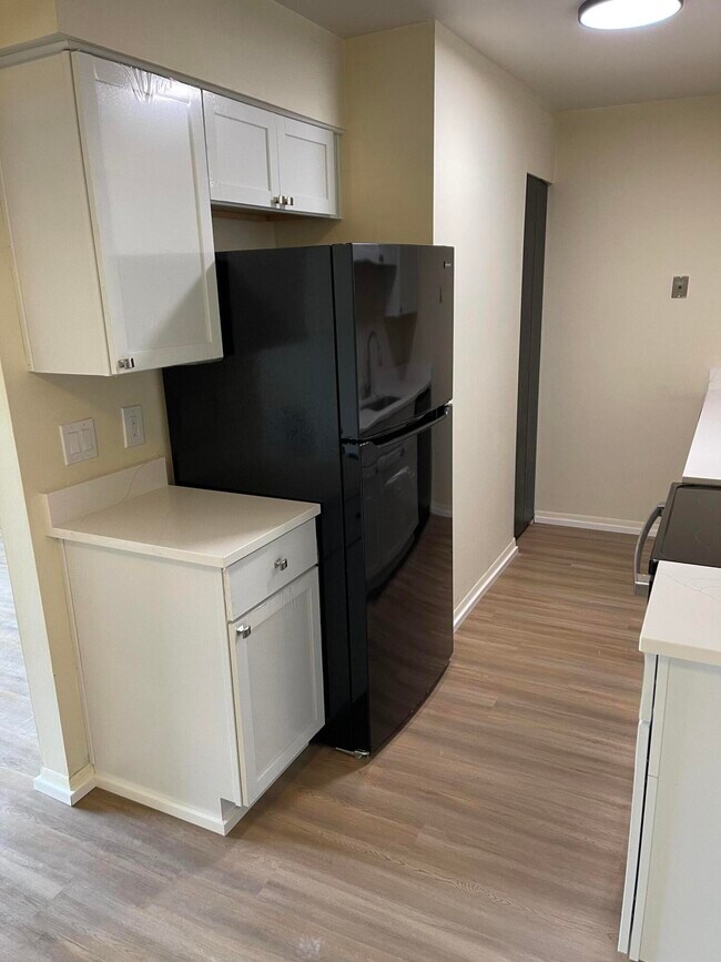 Photo - 510 Montrose Ave Unit 8