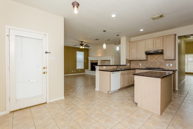 Building Photo - 5906 Saber River