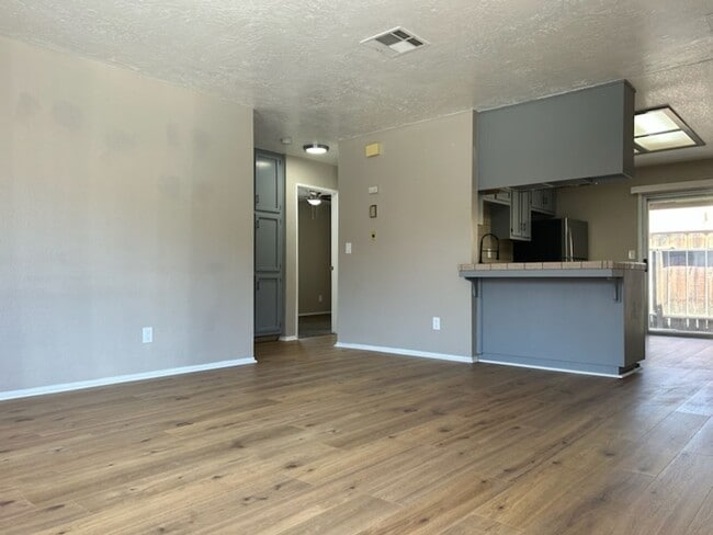 Building Photo - 1001 W Perdew Ave Unit 1001-A W. Perdew Ave. Rental