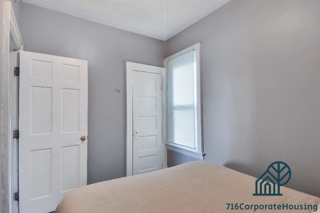 Photo - 305 Bird Ave