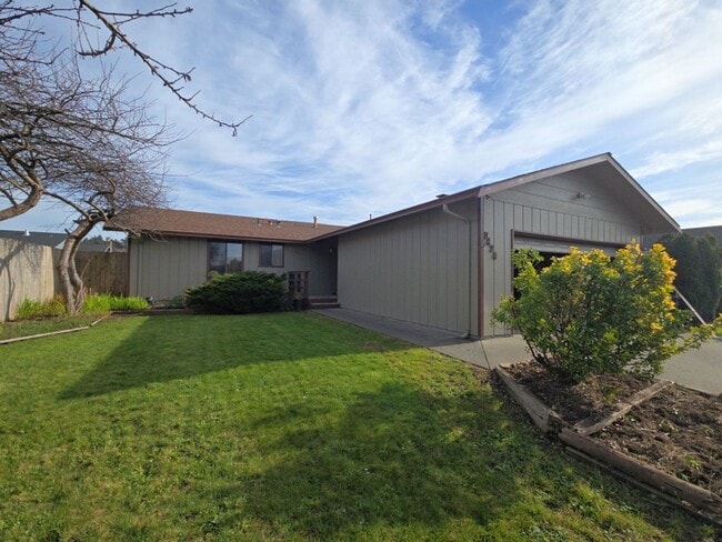 Building Photo - Remodeled 3BD/2A Arcata home close to parks, Arcata Plaza!