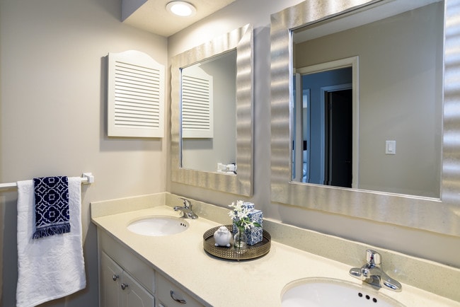 Bathroom (2 bedroom)
