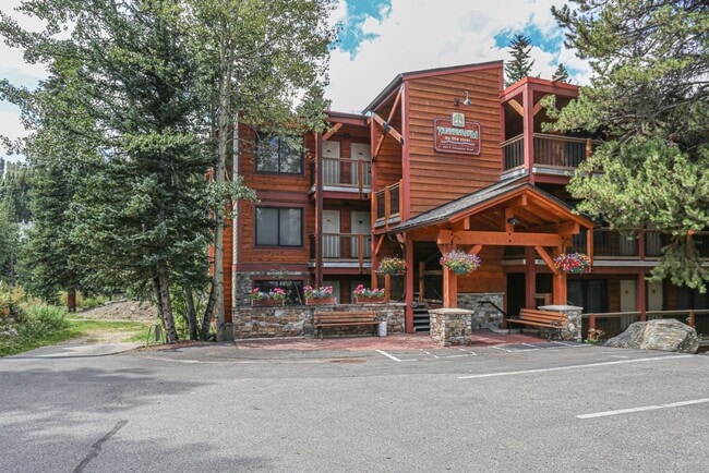 6 Month lease! Walk to everything! Partially Furnished! - 6 Month lease! Walk to everything! Partially Furnished!