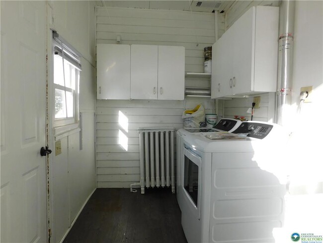 Photo - 300 S 9th St