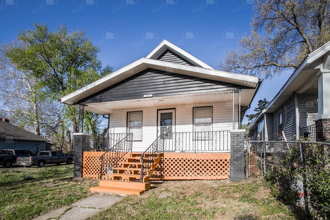 Photo - 812 Monroe Ave