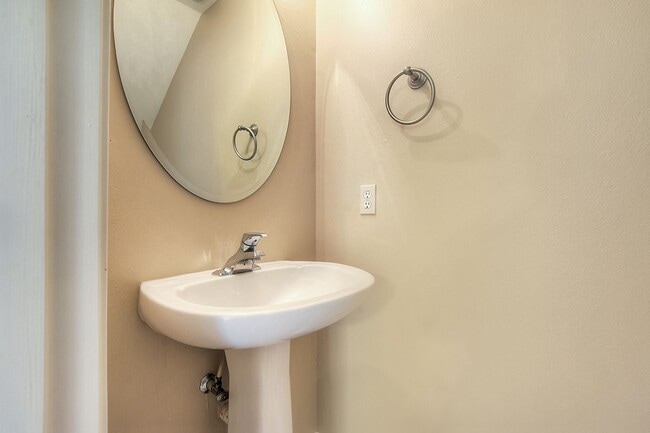 Photo - 7 Newberry Trail Ct