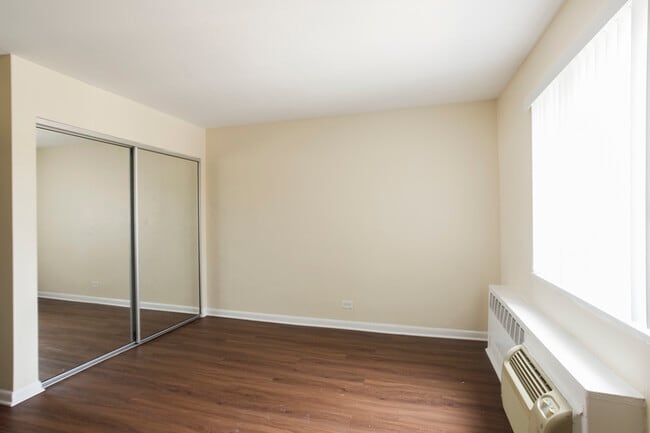 8548.Skokie.H2-6 - Garden House Apts.