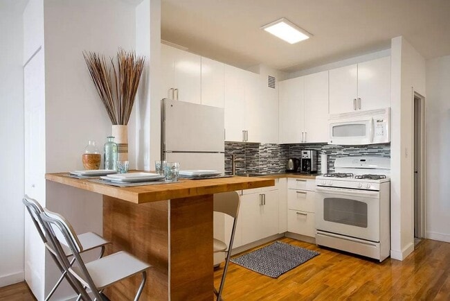 Photo - 315 Seventh Avenue Unidad 15D