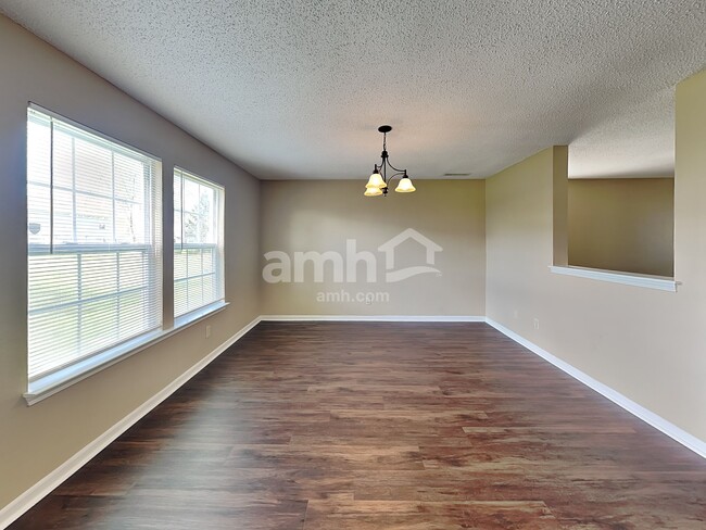 Photo - 356 Winterset Way