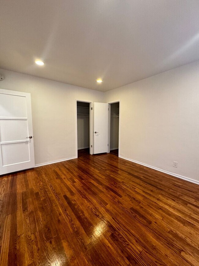 Photo - 1418 S Genesee Ave