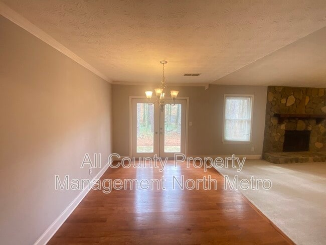 Photo - 787 Faye Dr NW