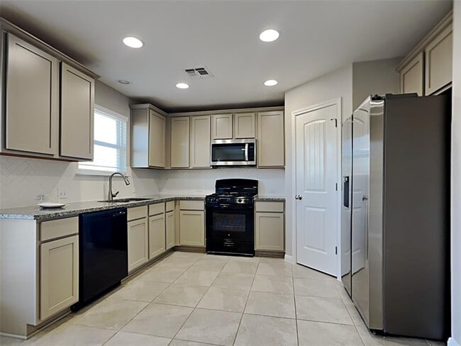 1052 Esplanade Pkwy