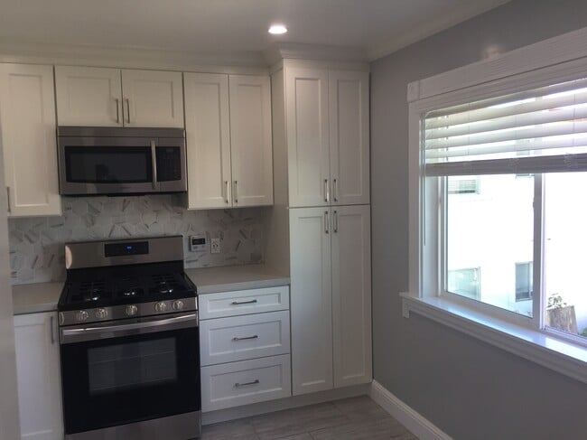 kitchen - 2110 Spaulding Ave Unit D