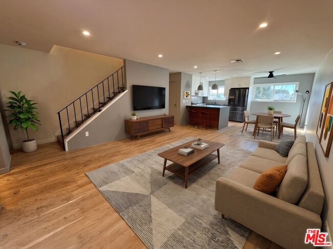 Photo - 5215 Sepulveda Blvd