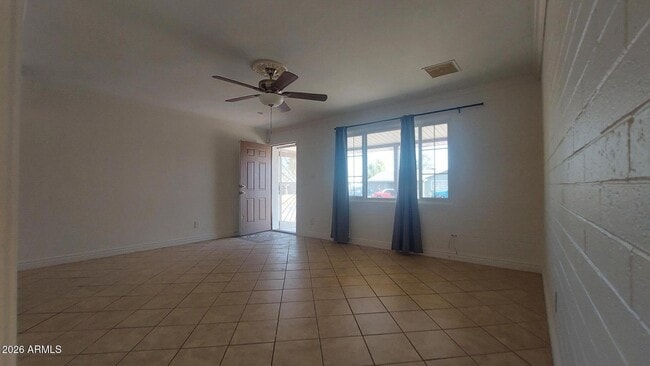 2448 W Freeway Ln