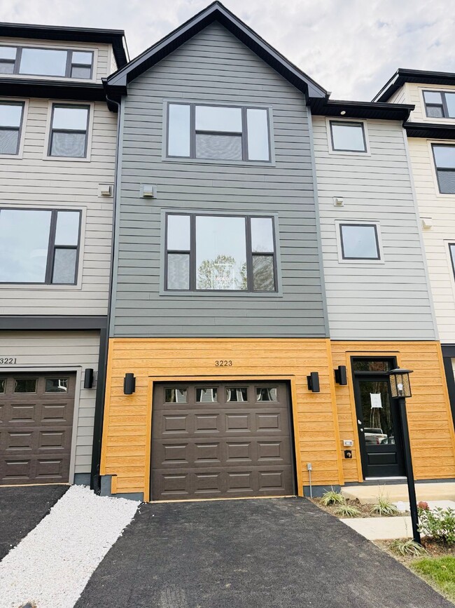 4 Bed / 3.5 Bath Brand New Townhouse (12/7... - 4 Bed / 3.5 Bath Brand New Townhouse (12/7...