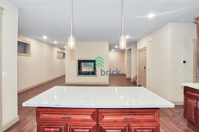 Photo - 4 BED & 2.5 BATH TOWNHOUSE FOR RENT