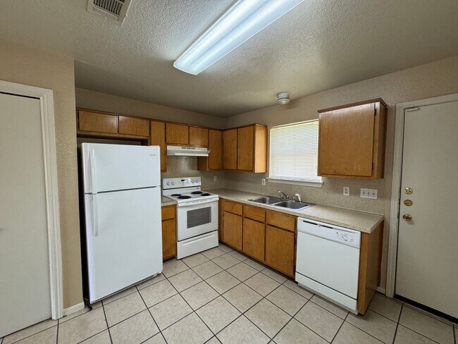 Photo - 1002 Circle M Dr Unidad Apt C