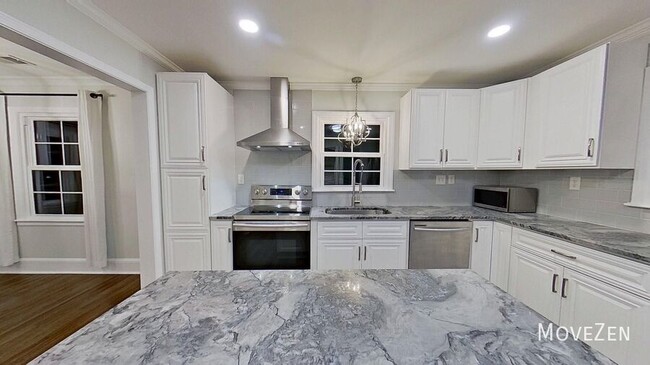 Photo - 1200 Dresden Dr W