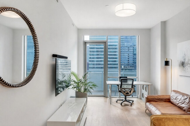 Photo - 222 West Ave Unidad Downtown Condo with Skyline & Lake View