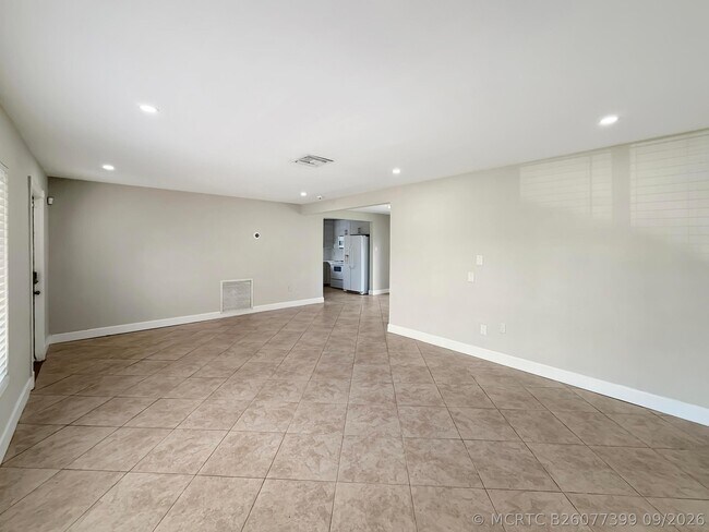 Photo - 1321 NE 46th St