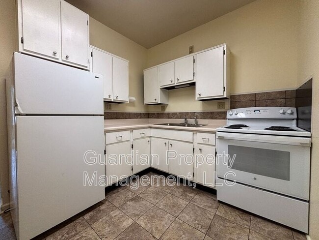 Photo - 116 E 3rd St