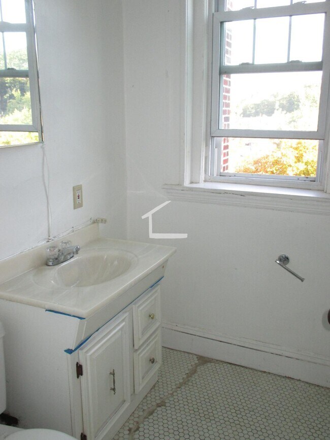Building Photo - 724 Washington St Unit 2 Rental