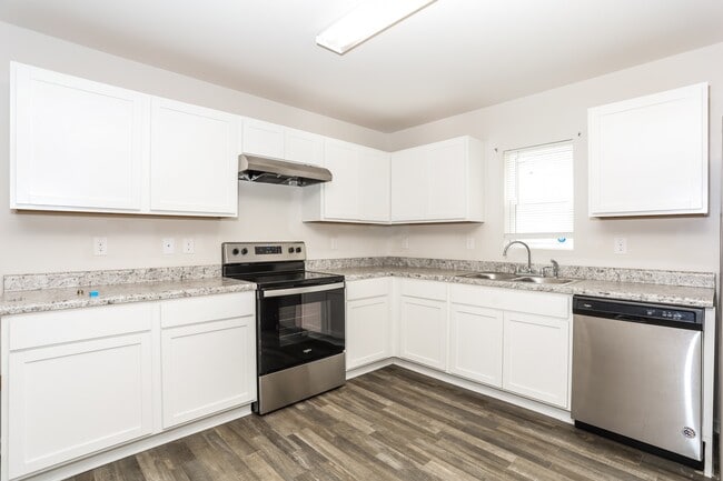 Photo - 940 Haley St