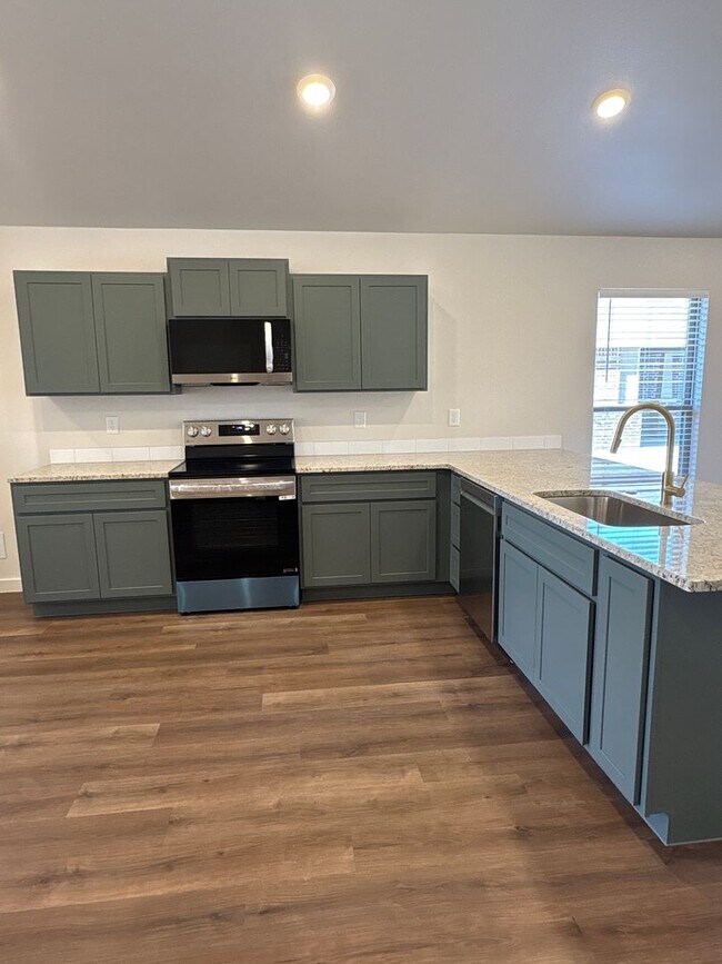 Photo - 2174 Lacks For Nothing More!